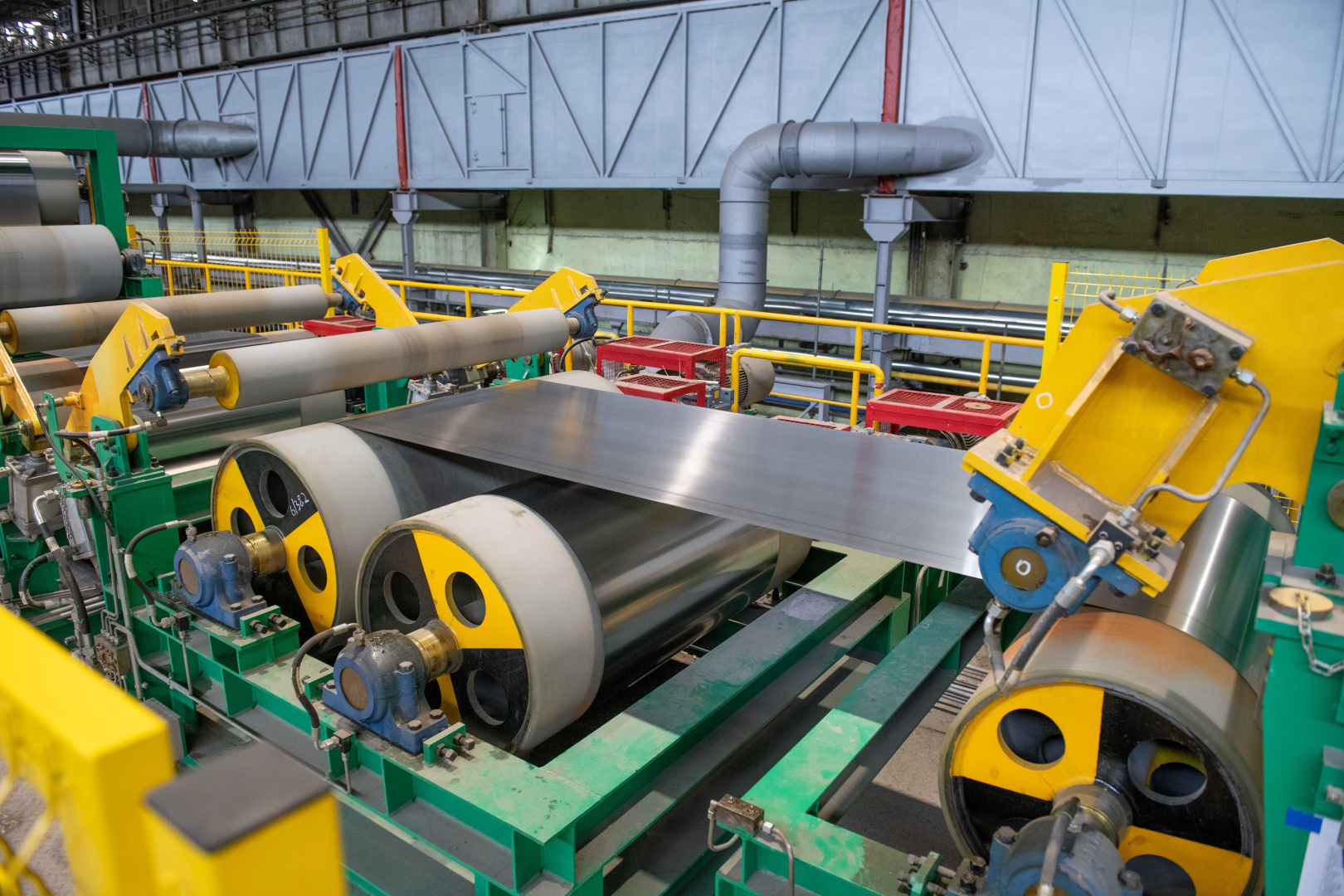 Flat steel processing line